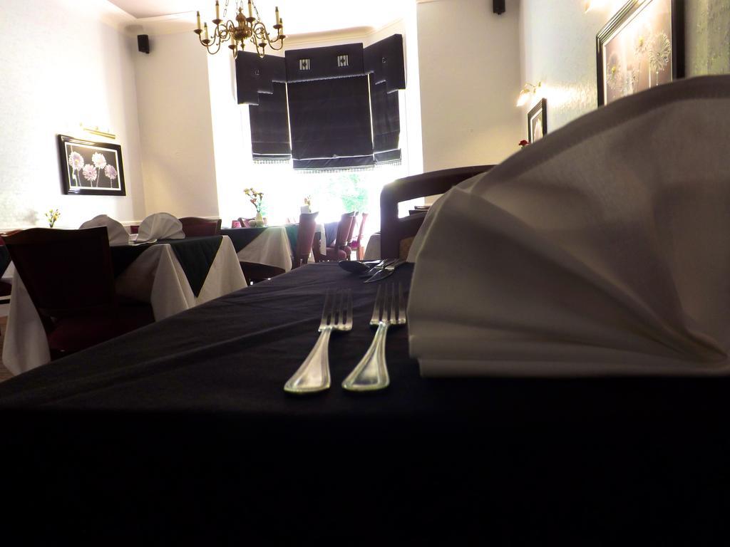 Taychreggan Hotel Dundee Buitenkant foto