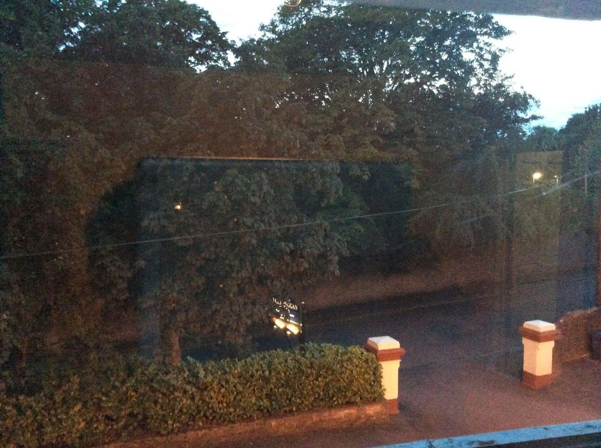 Taychreggan Hotel Dundee Buitenkant foto
