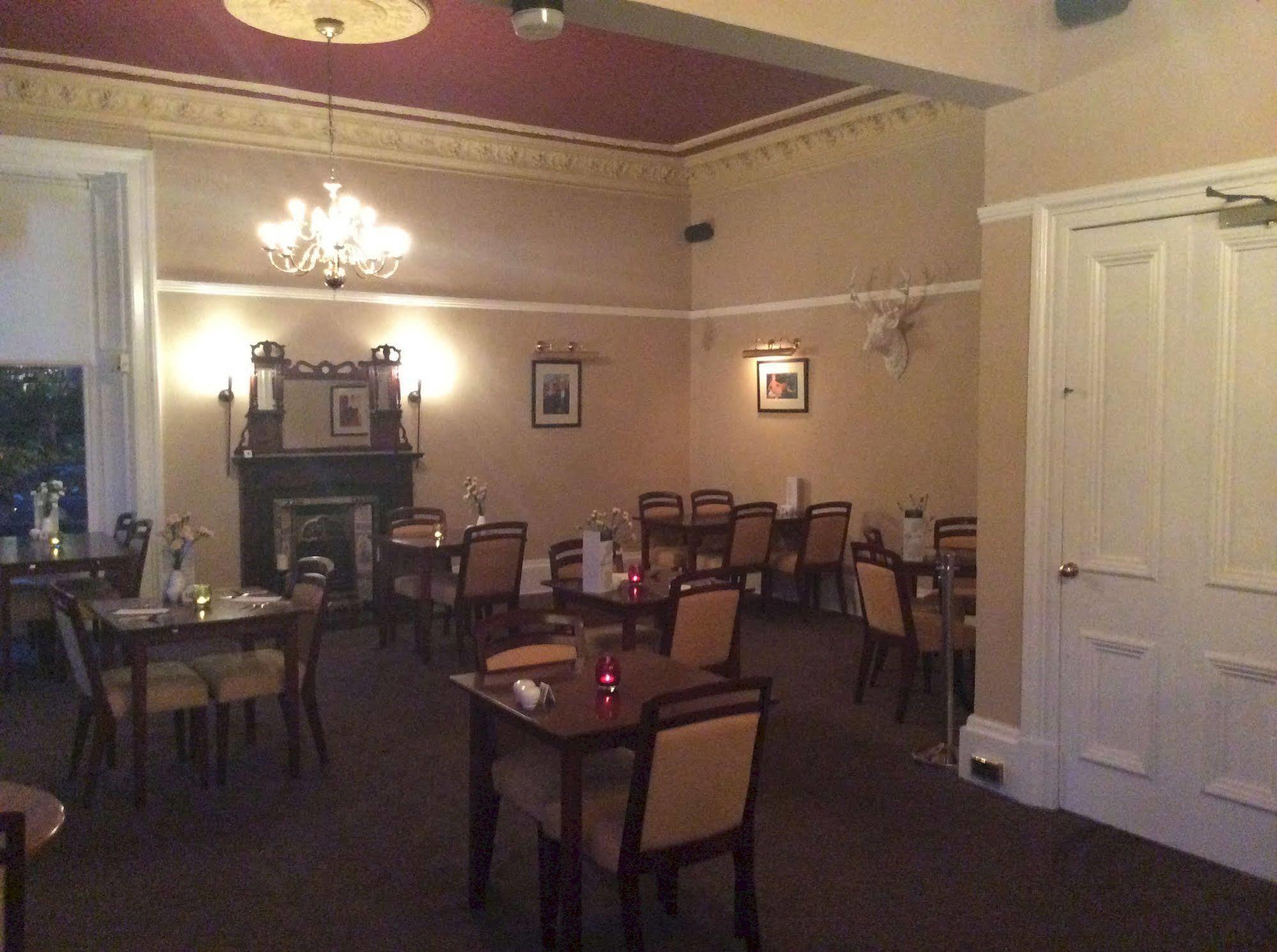 Taychreggan Hotel Dundee Buitenkant foto