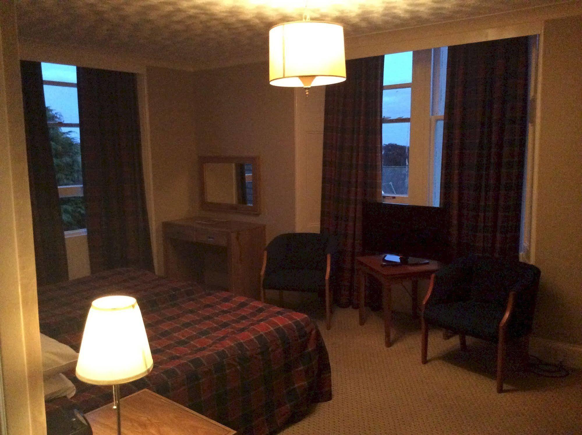 Taychreggan Hotel Dundee Buitenkant foto