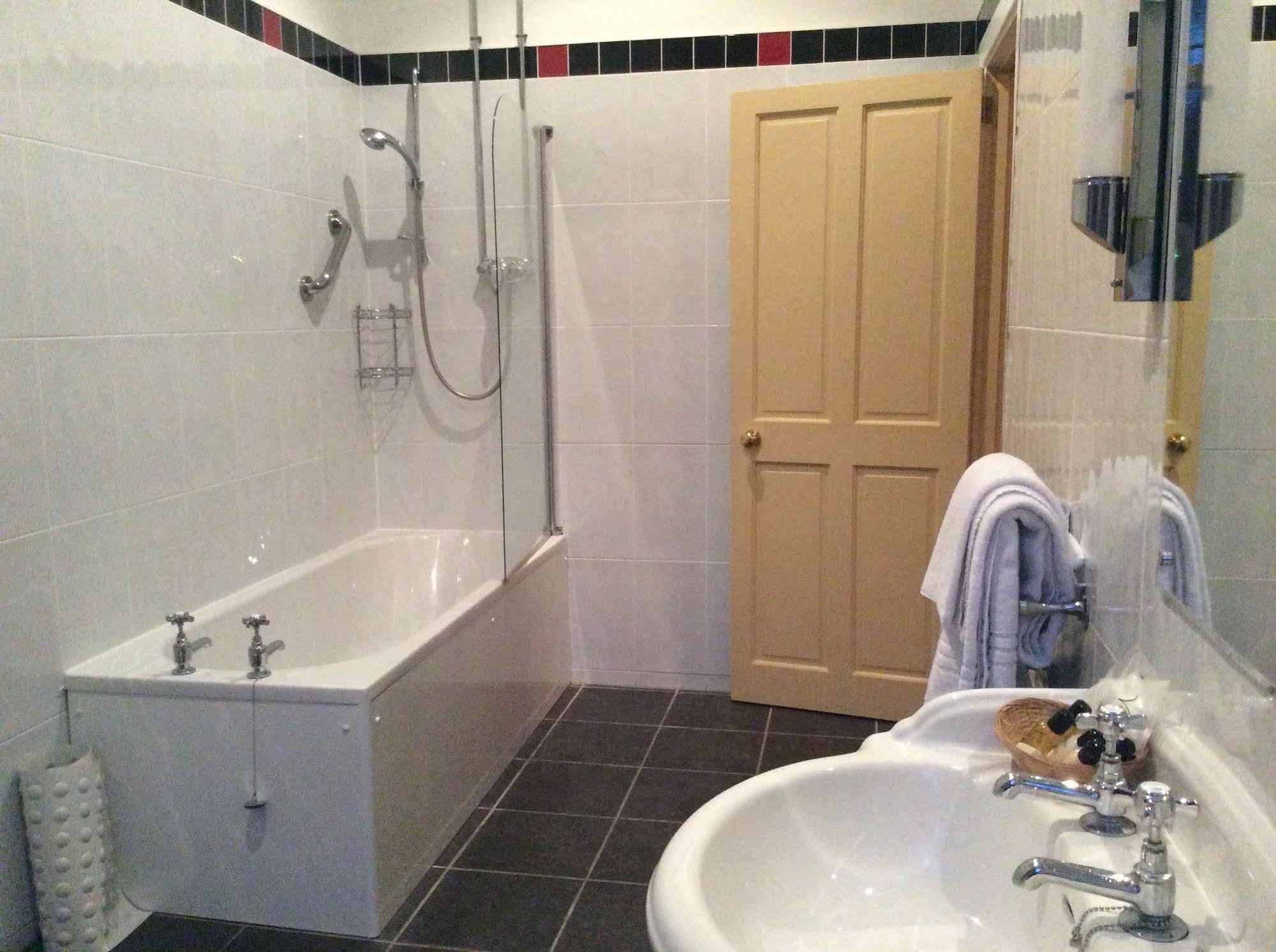 Taychreggan Hotel Dundee Buitenkant foto
