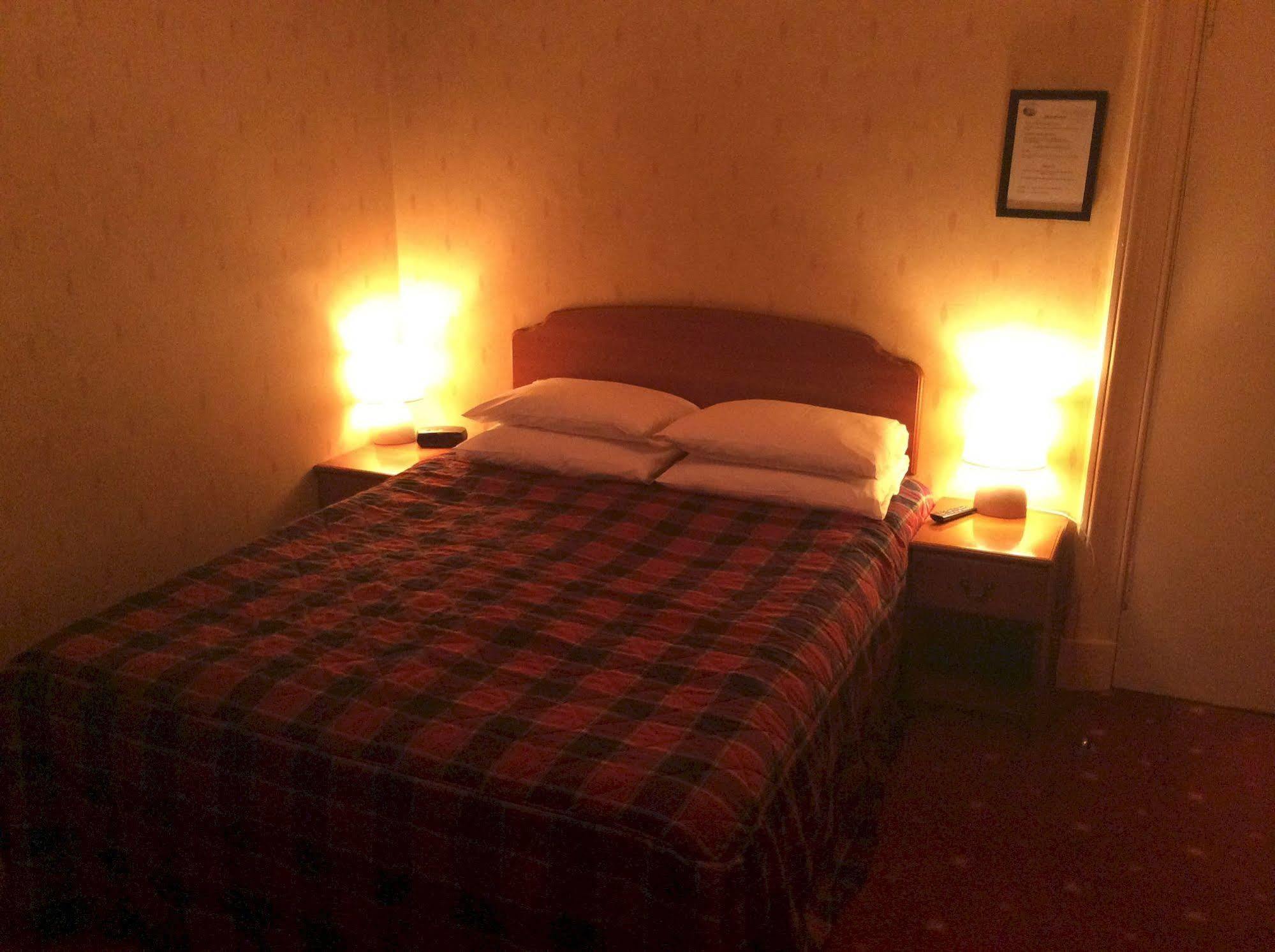 Taychreggan Hotel Dundee Buitenkant foto